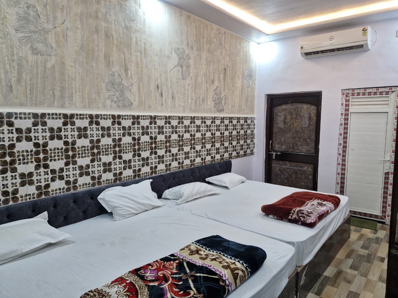Luxury Hostel Dormitory Prayagraj