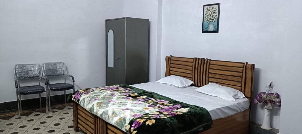 Affordable Homestay Bedroom in Prayagraj